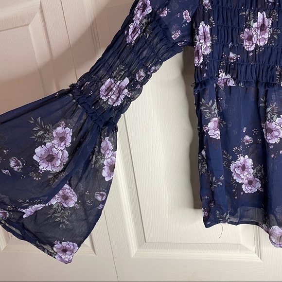 Hint of Mint NWT Floral Smocked Bell Sleeve Blouse - Picture 5 of 8